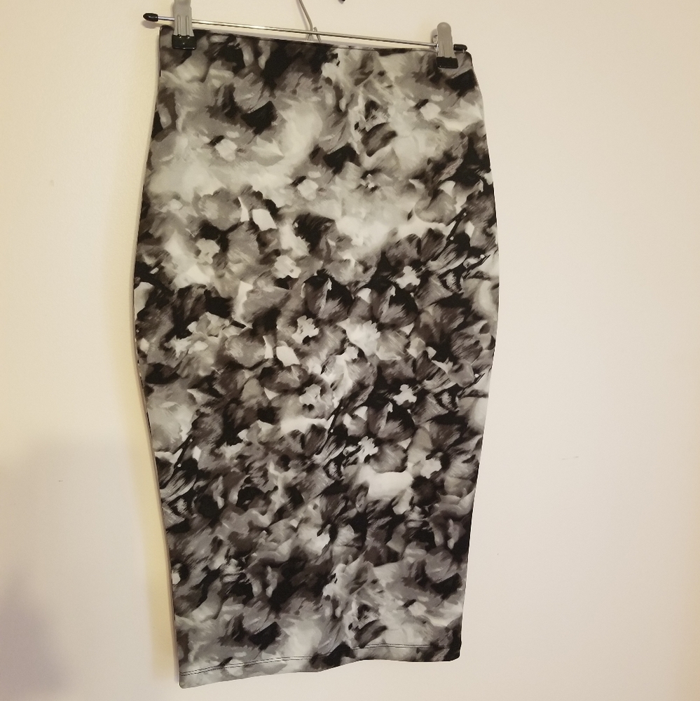 Stretch pencil skirt